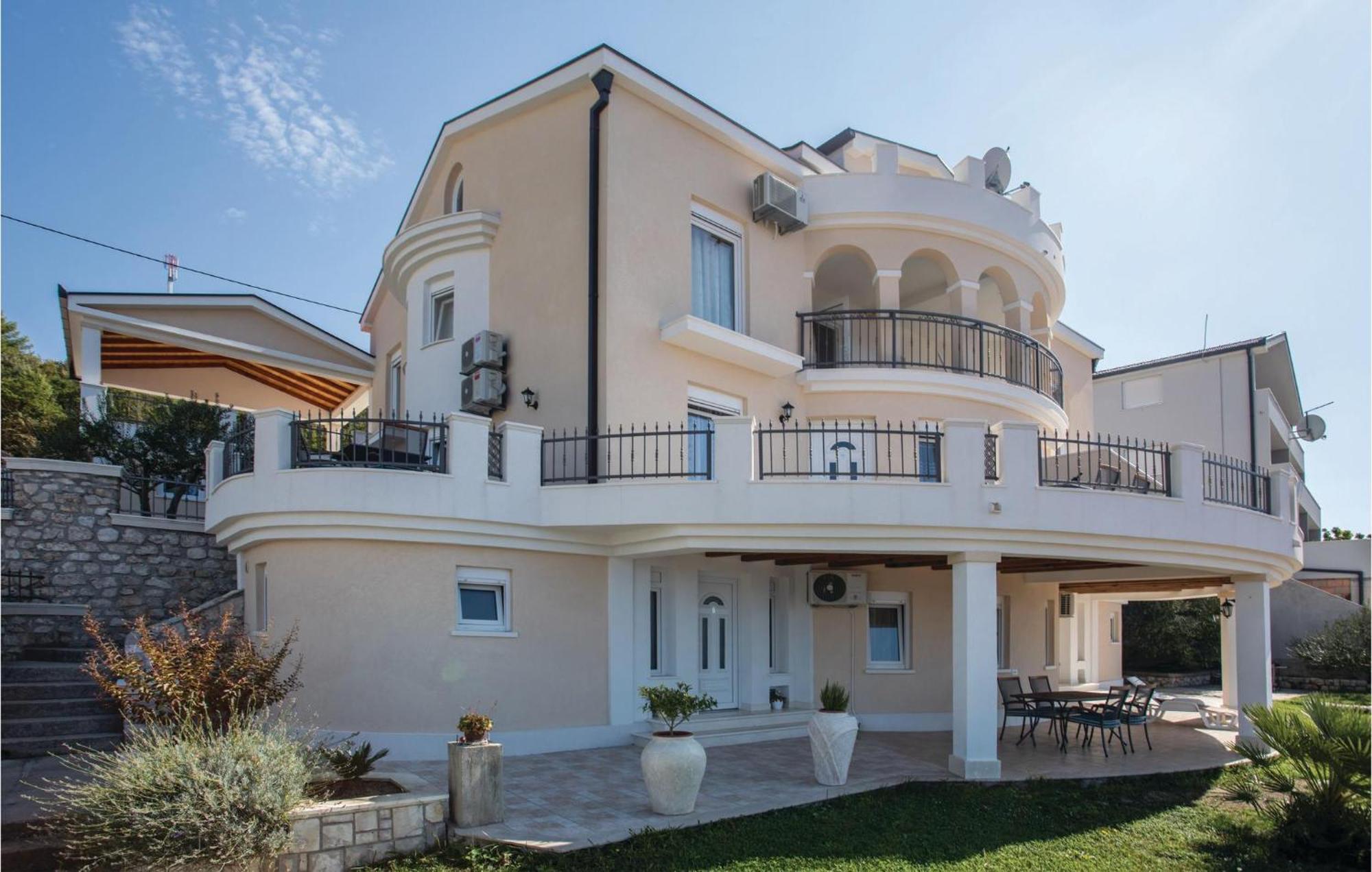 1 Bedroom Amazing Apartment In Komarna Klek Exterior photo